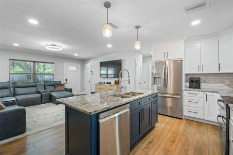House in Seminole, Florida 3 bedrooms, 138.61 sq.m. № 1637478 - photo 4