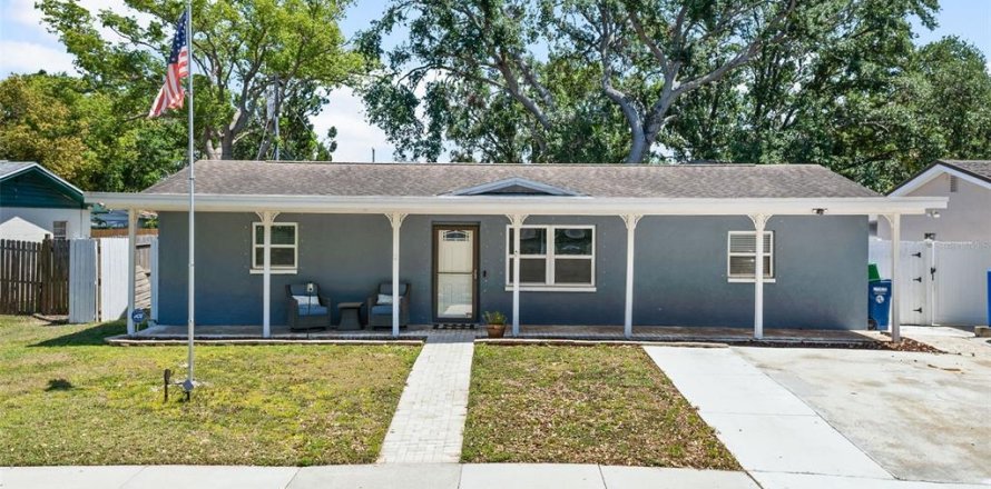 House in Seminole, Florida 3 bedrooms, 138.61 sq.m. № 1637478