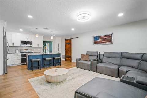 House in Seminole, Florida 3 bedrooms, 138.61 sq.m. № 1637478 - photo 8