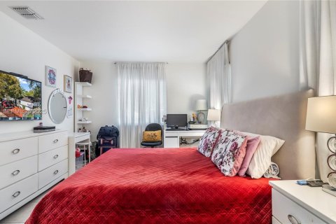 Propiedad comercial en venta en Miami, Florida, 199.74 m2 № 1993957 - foto 9