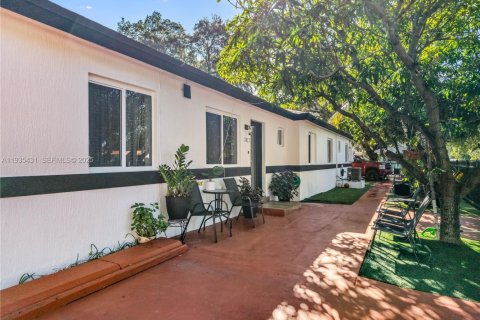 Propiedad comercial en venta en Miami, Florida, 199.74 m2 № 1993957 - foto 2