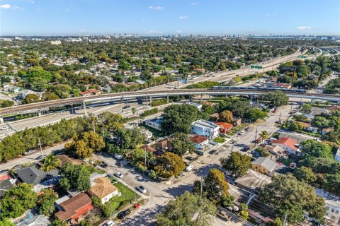 Propiedad comercial en venta en Miami, Florida, 199.74 m2 № 1993957 - foto 6