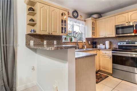 Propiedad comercial en venta en Miami, Florida, 199.74 m2 № 1993957 - foto 25