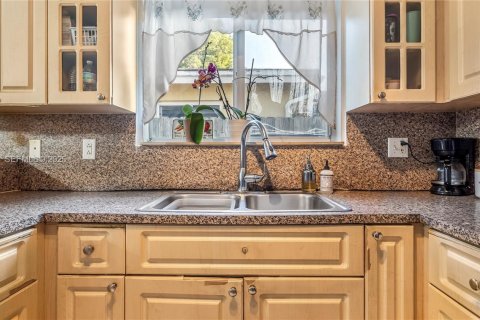 Propiedad comercial en venta en Miami, Florida, 199.74 m2 № 1993957 - foto 27