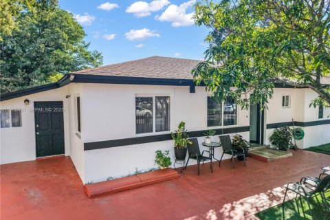 Propiedad comercial en venta en Miami, Florida, 199.74 m2 № 1993957 - foto 7