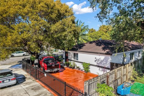 Propiedad comercial en venta en Miami, Florida, 199.74 m2 № 1993957 - foto 4