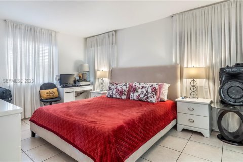 Propiedad comercial en venta en Miami, Florida, 199.74 m2 № 1993957 - foto 8