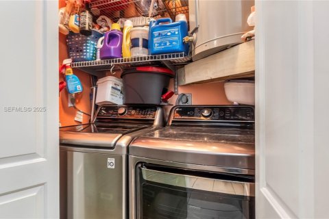 Propiedad comercial en venta en Miami, Florida, 199.74 m2 № 1993957 - foto 18