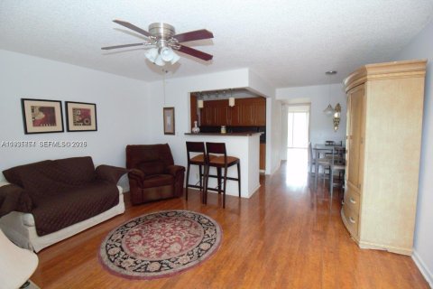 Condominio en alquiler en Pembroke Pines, Florida, 1 dormitorio, 63.64 m2 № 1993965 - foto 18