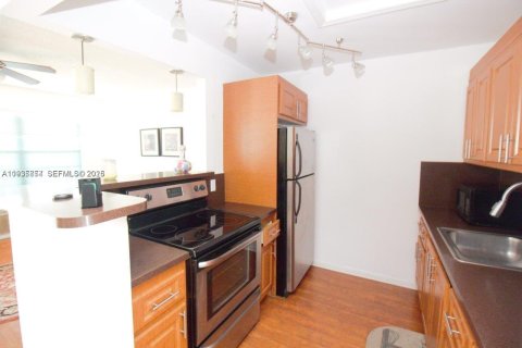 Condominio en alquiler en Pembroke Pines, Florida, 1 dormitorio, 63.64 m2 № 1993965 - foto 5