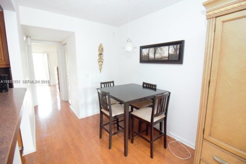 Condominio en alquiler en Pembroke Pines, Florida, 1 dormitorio, 63.64 m2 № 1993965 - foto 4