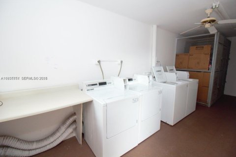 Condominio en alquiler en Pembroke Pines, Florida, 1 dormitorio, 63.64 m2 № 1993965 - foto 19