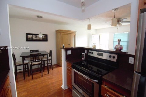 Condominio en alquiler en Pembroke Pines, Florida, 1 dormitorio, 63.64 m2 № 1993965 - foto 15