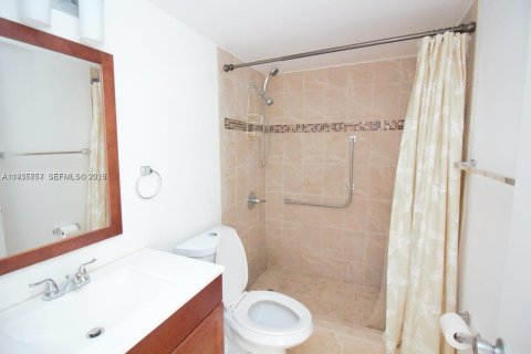Condominio en alquiler en Pembroke Pines, Florida, 1 dormitorio, 63.64 m2 № 1993965 - foto 14