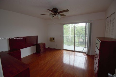 Condominio en alquiler en Pembroke Pines, Florida, 1 dormitorio, 63.64 m2 № 1993965 - foto 7