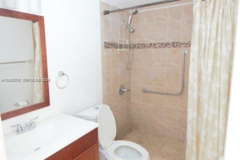 Condominio en alquiler en Pembroke Pines, Florida, 1 dormitorio, 63.64 m2 № 1993965 - foto 11