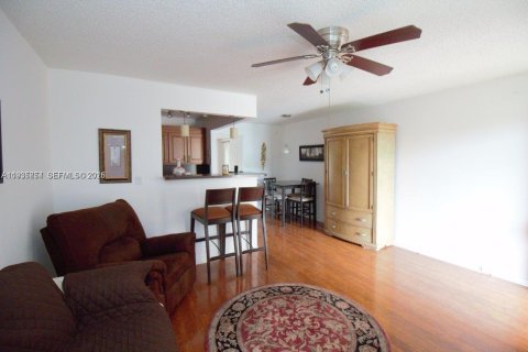 Condominio en alquiler en Pembroke Pines, Florida, 1 dormitorio, 63.64 m2 № 1993965 - foto 16