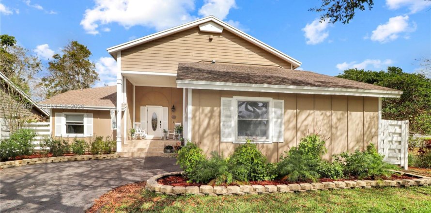 Дом в Майами, Флорида 3 спальни, 167.13м2 № 2043515