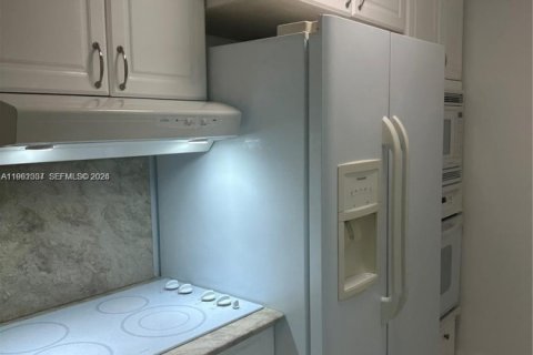 Condominio en alquiler en Miami, Florida, 1 dormitorio, 45.06 m2 № 2027109 - foto 4