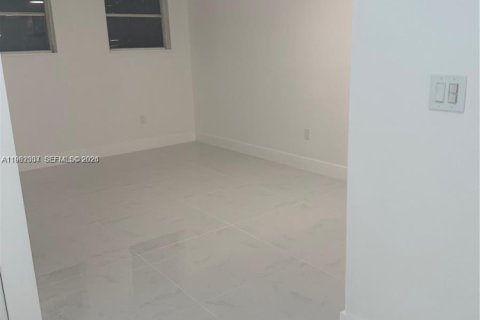 Condominio en alquiler en Miami, Florida, 1 dormitorio, 45.06 m2 № 2027109 - foto 12