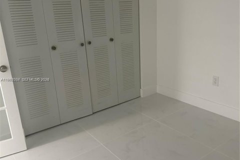 Condominio en alquiler en Miami, Florida, 1 dormitorio, 45.06 m2 № 2027109 - foto 10
