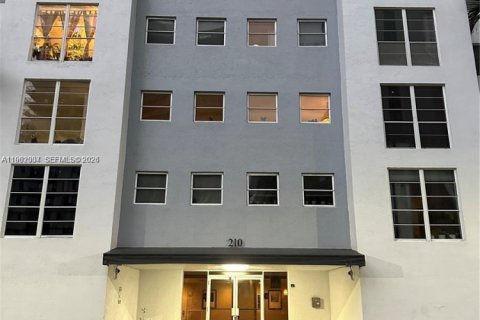 Condominio en alquiler en Miami, Florida, 1 dormitorio, 45.06 m2 № 2027109 - foto 3