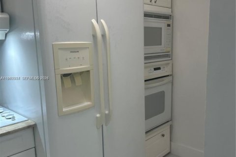 Condominio en alquiler en Miami, Florida, 1 dormitorio, 45.06 m2 № 2027109 - foto 6