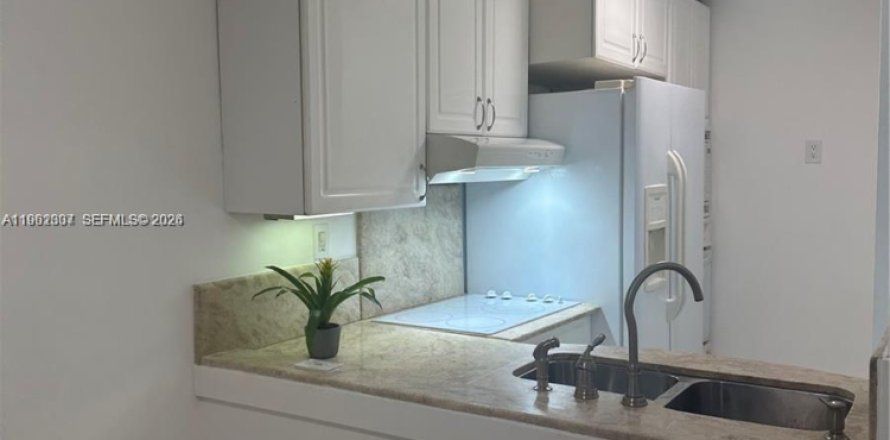 Condominio en Miami, Florida, 1 dormitorio  № 2027109