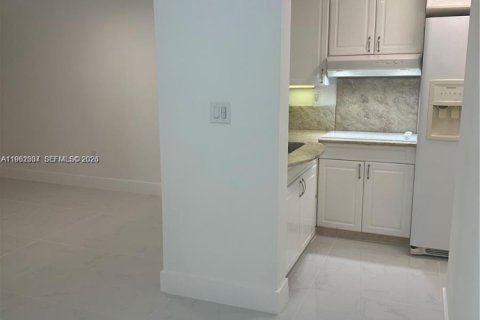 Condominio en alquiler en Miami, Florida, 1 dormitorio, 45.06 m2 № 2027109 - foto 7