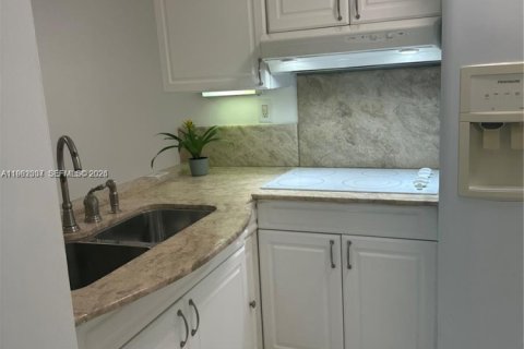 Condominio en alquiler en Miami, Florida, 1 dormitorio, 45.06 m2 № 2027109 - foto 5