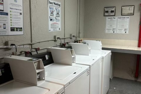 Condominio en alquiler en Miami, Florida, 1 dormitorio, 45.06 m2 № 2027109 - foto 13