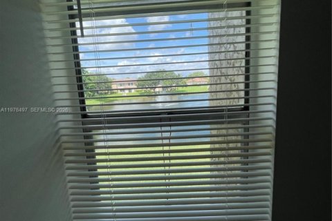 Condo in Coral Springs, Florida, 2 bedrooms  № 2044398 - photo 21