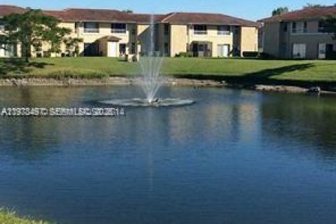 Condo in Coral Springs, Florida, 2 bedrooms  № 2044398 - photo 7