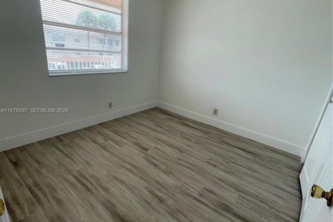 Condo in Coral Springs, Florida, 2 bedrooms  № 2044398 - photo 13