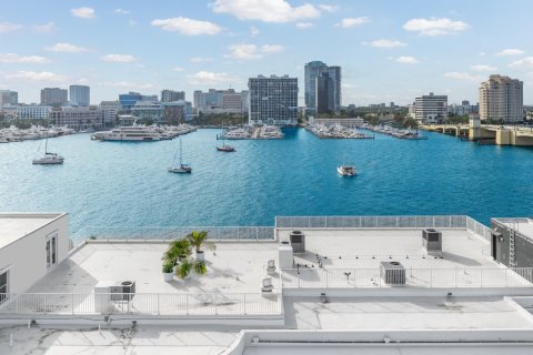 Condo in Palm Beach, Florida, 3 bedrooms  № 922359 - photo 1