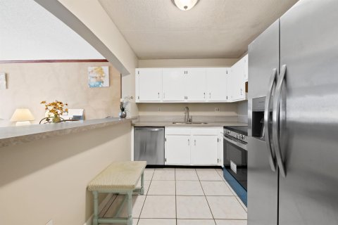Купить кондоминиум в Корал-Спрингс, Флорида 3 комнаты, 99.41м2, № 2147094 - фото 2