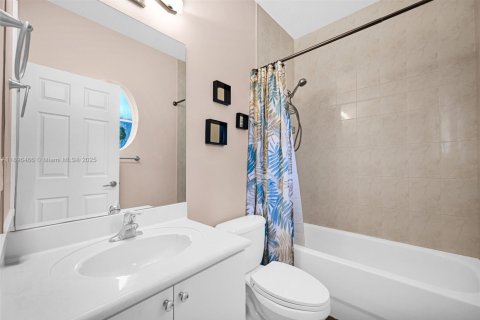 Townhouse in Hollywood, Florida 2 bedrooms, 130.99 sq.m. № 2026796 - photo 4