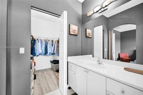 Touwnhouse à vendre à Hollywood, Floride: 2 chambres, 130.99 m2 № 2026796 - photo 24