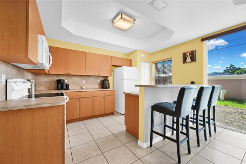 Touwnhouse à vendre à Hollywood, Floride: 2 chambres, 130.99 m2 № 2026796 - photo 19