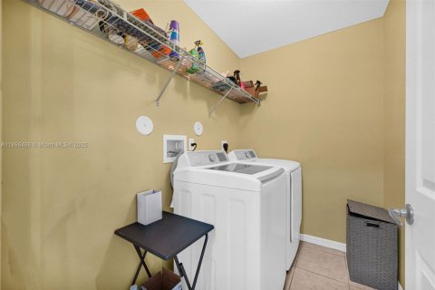 Townhouse in Hollywood, Florida 2 bedrooms, 130.99 sq.m. № 2026796 - photo 7