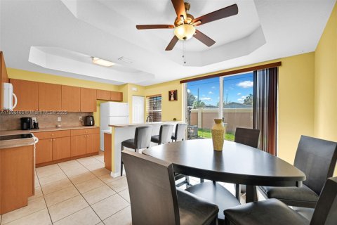Townhouse in Hollywood, Florida 2 bedrooms, 130.99 sq.m. № 2026796 - photo 10