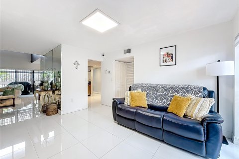 Condo in Miami, Florida, 2 bedrooms  № 2418070 - photo 18