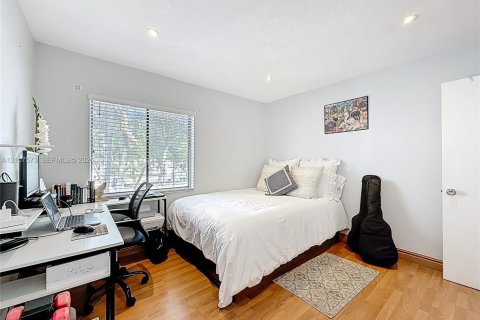 Condo in Miami, Florida, 2 bedrooms  № 2418070 - photo 28