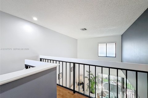 Condo in Miami, Florida, 2 bedrooms  № 2418070 - photo 21