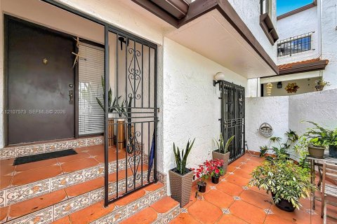Condo in Miami, Florida, 2 bedrooms  № 2418070 - photo 6
