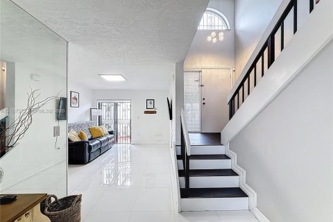 Condo in Miami, Florida, 2 bedrooms  № 2418070 - photo 7