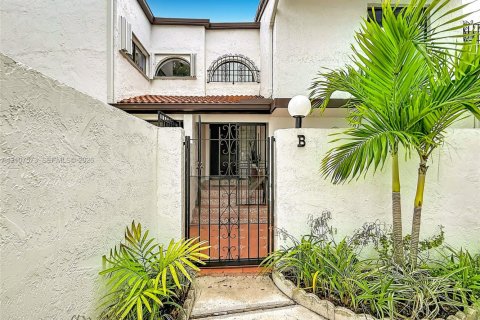 Condo in Miami, Florida, 2 bedrooms  № 2418070 - photo 5
