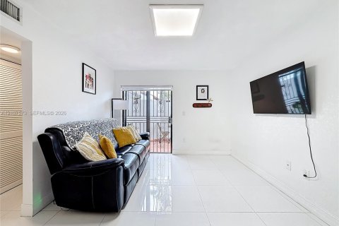 Condo in Miami, Florida, 2 bedrooms  № 2418070 - photo 17