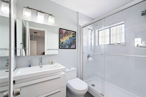 Condo in Miami, Florida, 2 bedrooms  № 2418070 - photo 29