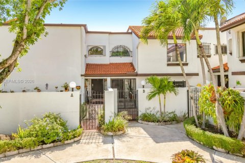 Condo in Miami, Florida, 2 bedrooms  № 2418070 - photo 3